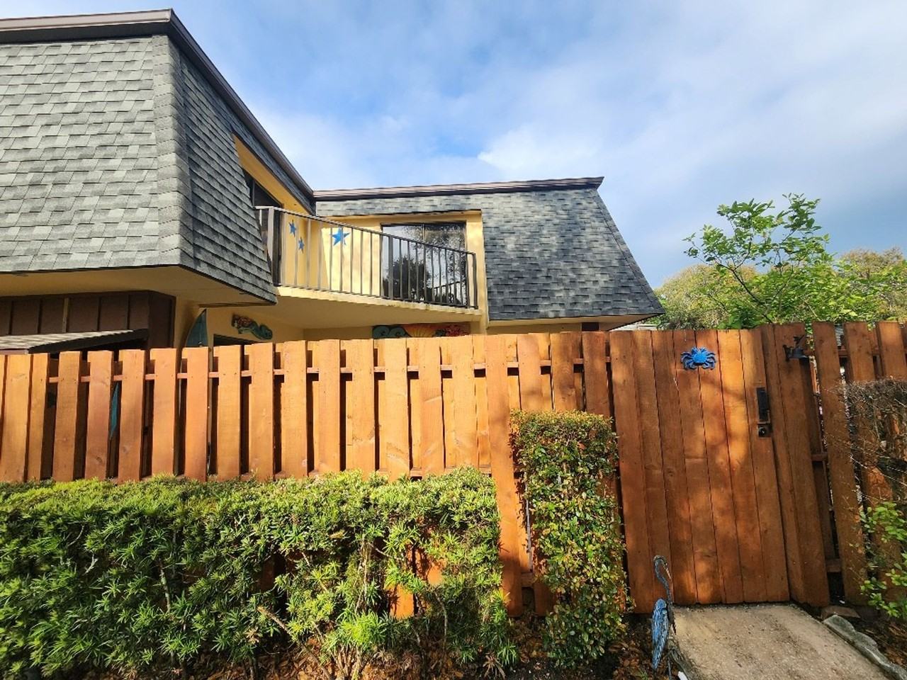 3830 Saxon Dr - Photo 2 of 21