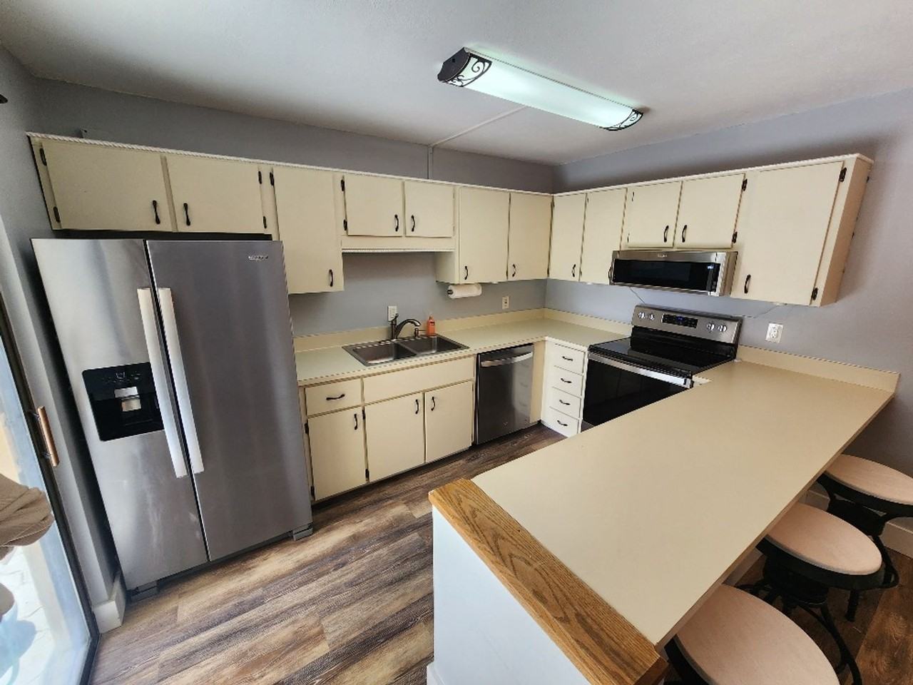 3830 Saxon Dr - Photo 3 of 21