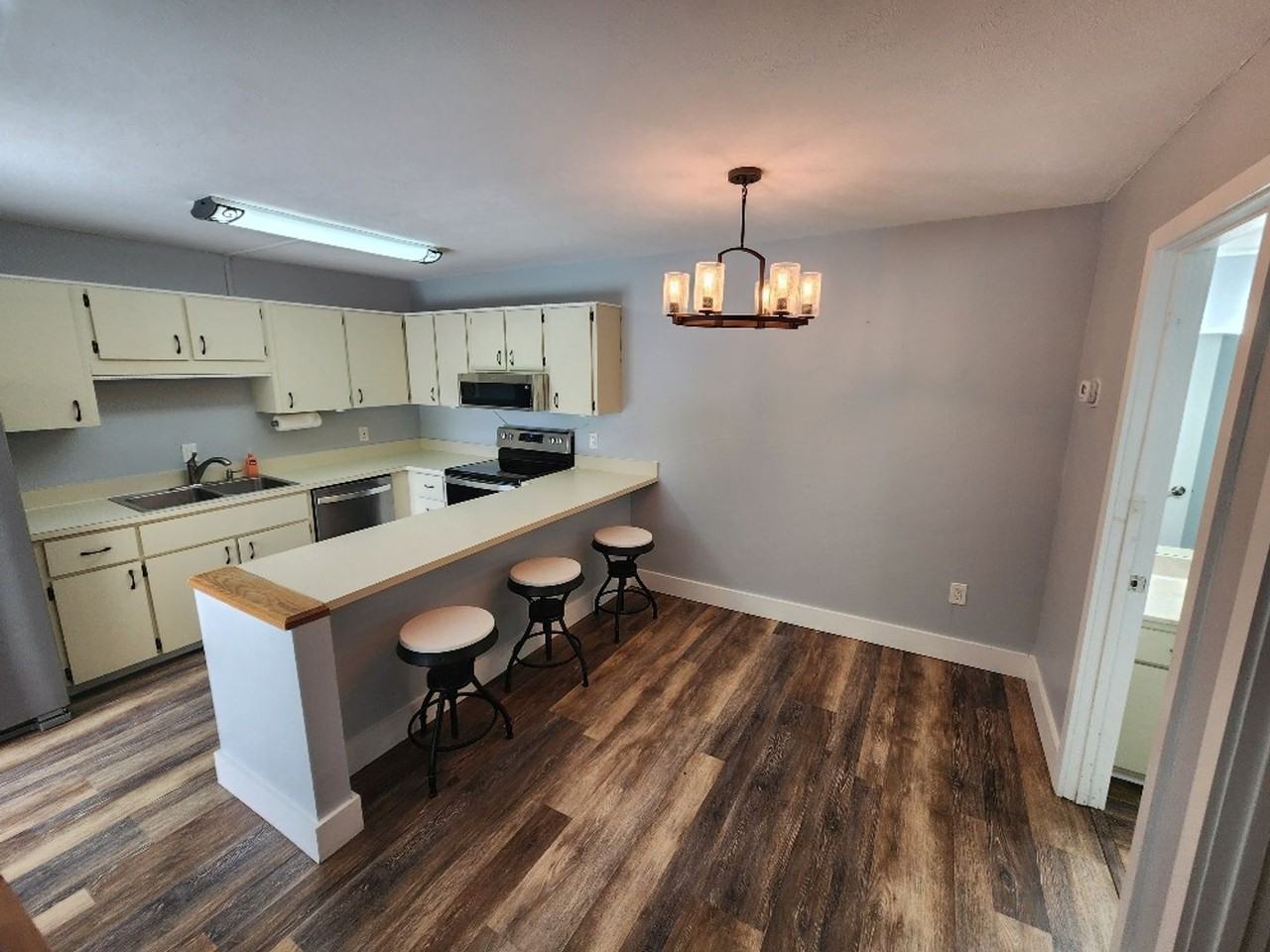 3830 Saxon Dr - Photo 4 of 21