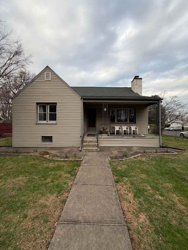 702 Newport Rd - Photo 3 of 34