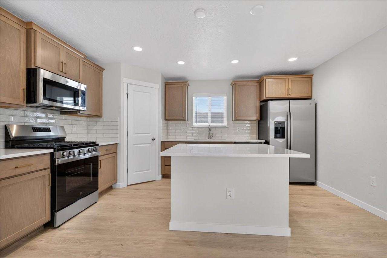 10100 Longtail Dr - Photo 4 of 16