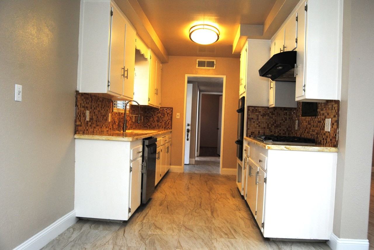 8817 Butternut Ave - Photo 3 of 21