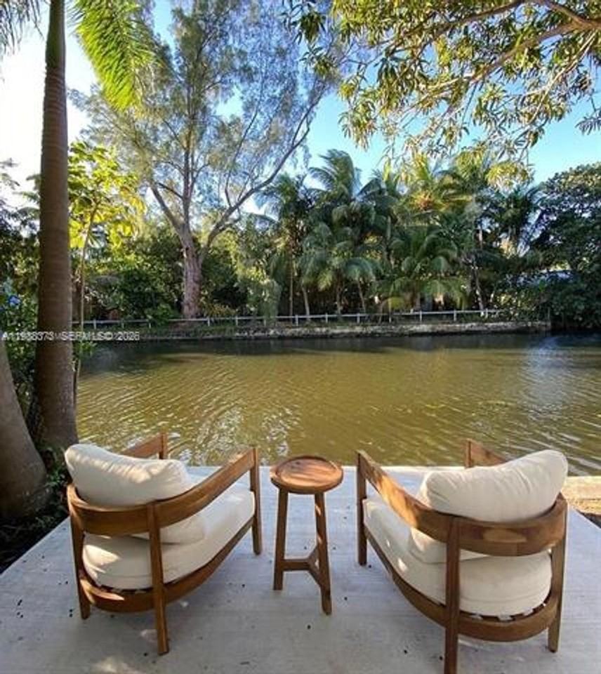 256 Ne 85th St - Photo 2 of 24