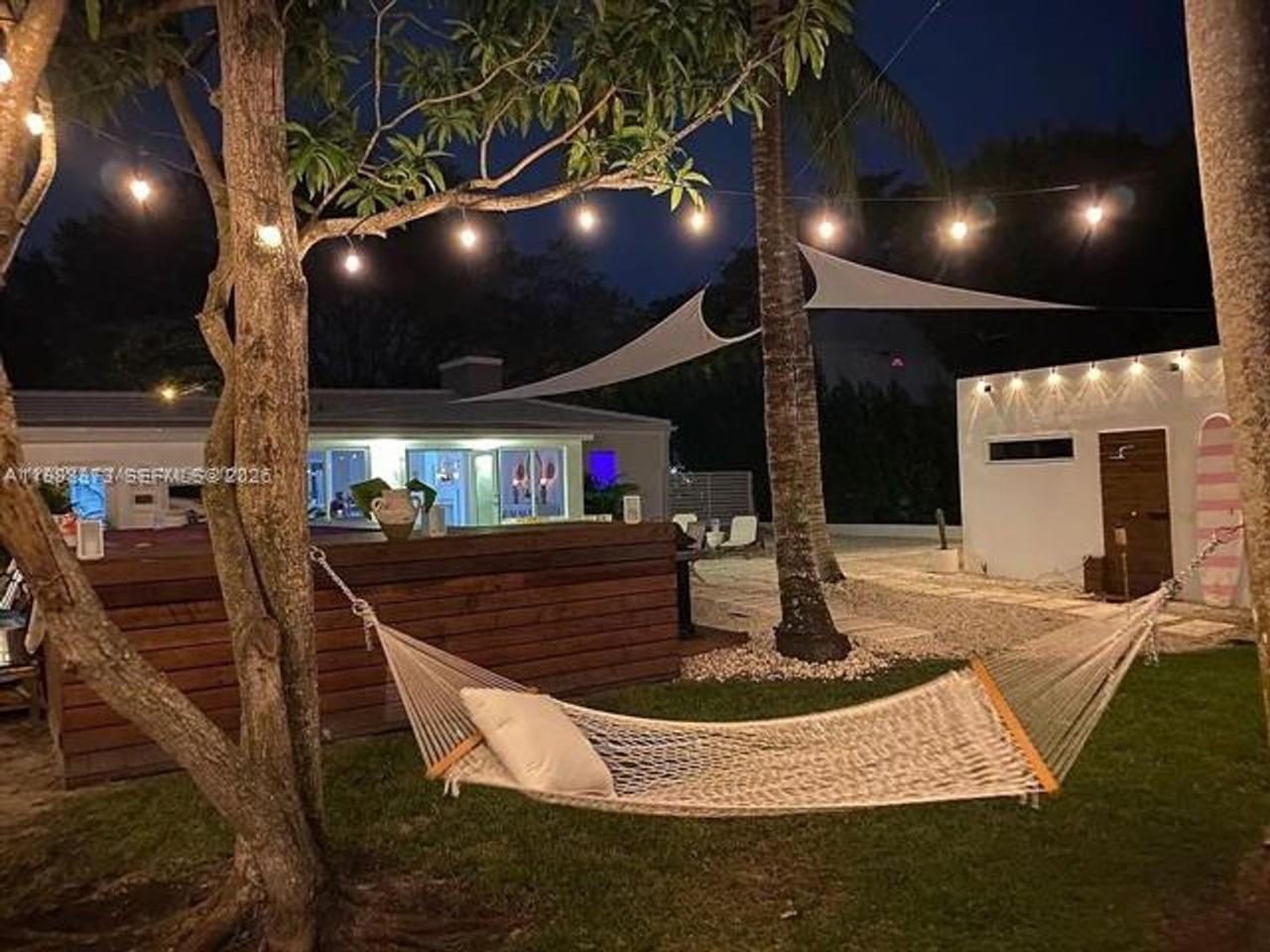 256 Ne 85th St - Photo 3 of 24