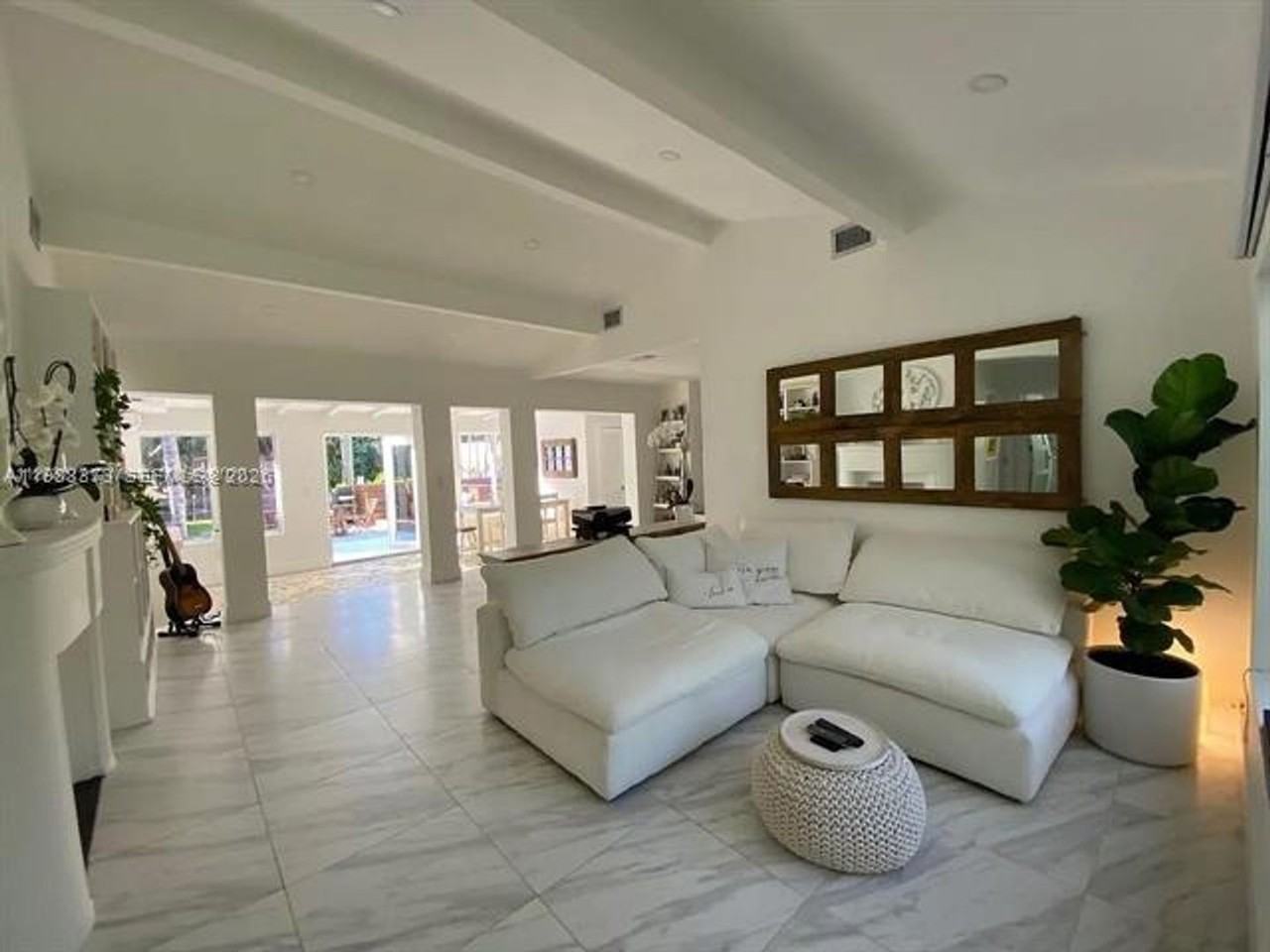 256 Ne 85th St - Photo 4 of 24