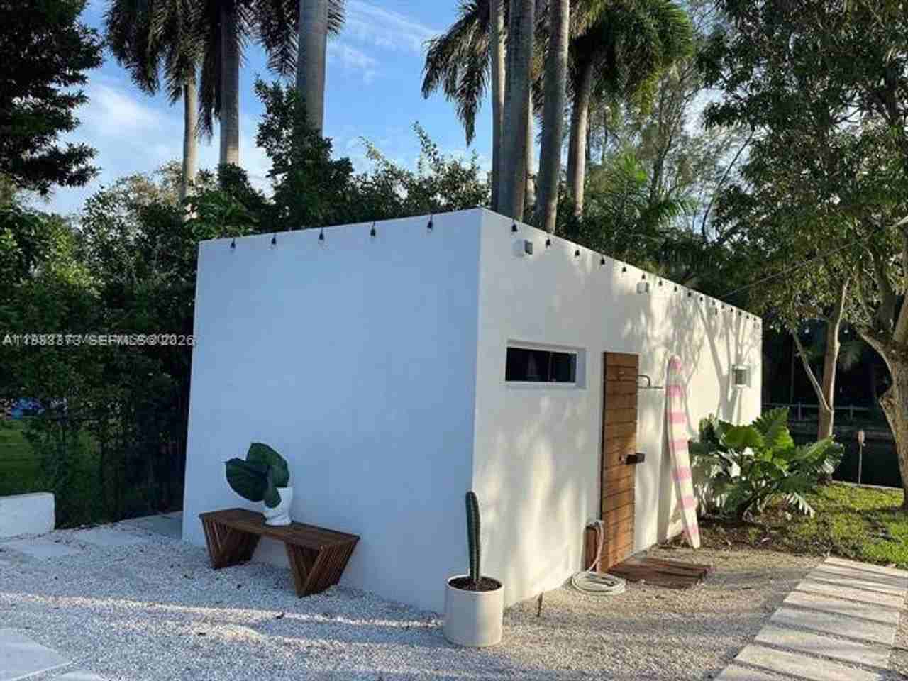 256 Ne 85th St - Photo 6 of 24