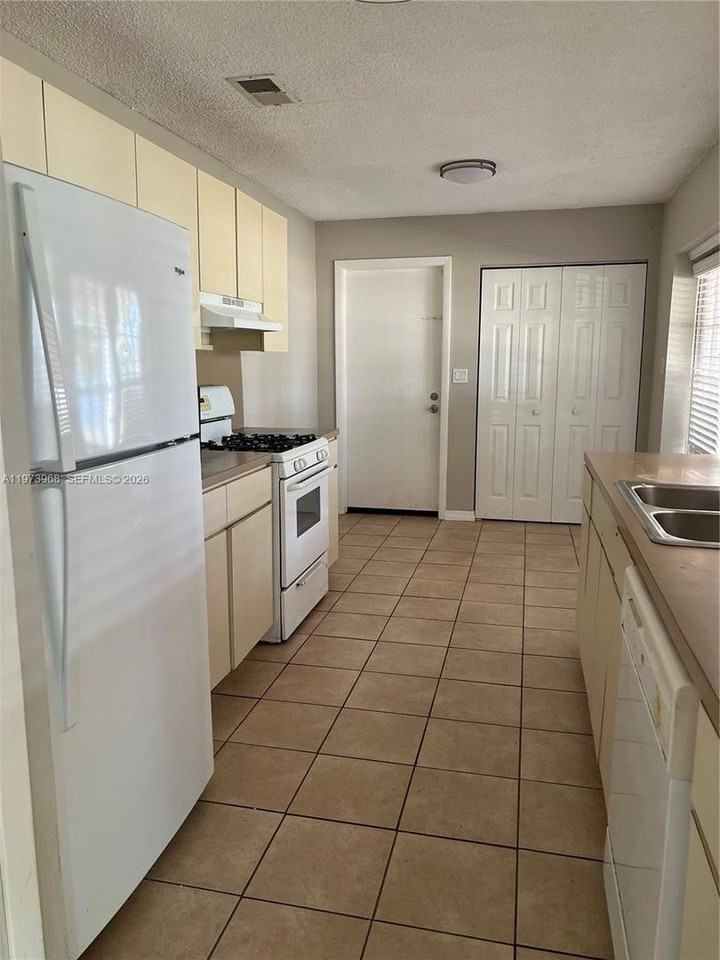 13311 Sw 46th St - Photo 5 of 9