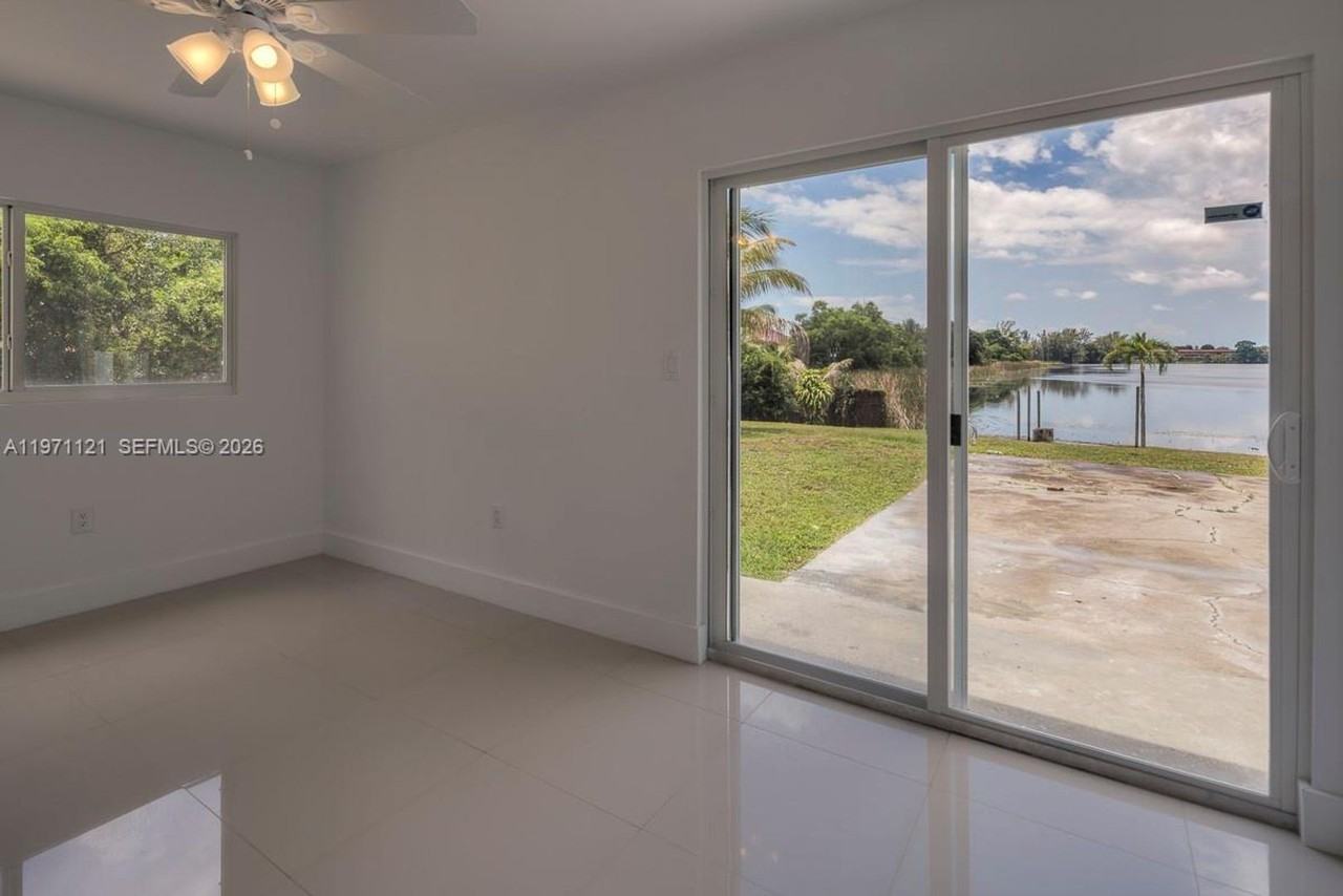 1280 Nw 111th St - Photo 6 of 10