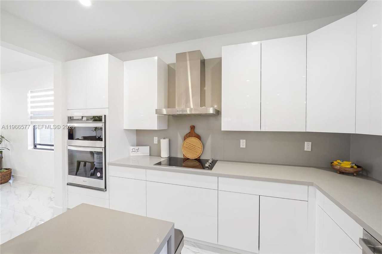2165 Sw 145th Ave - Photo 2 of 21