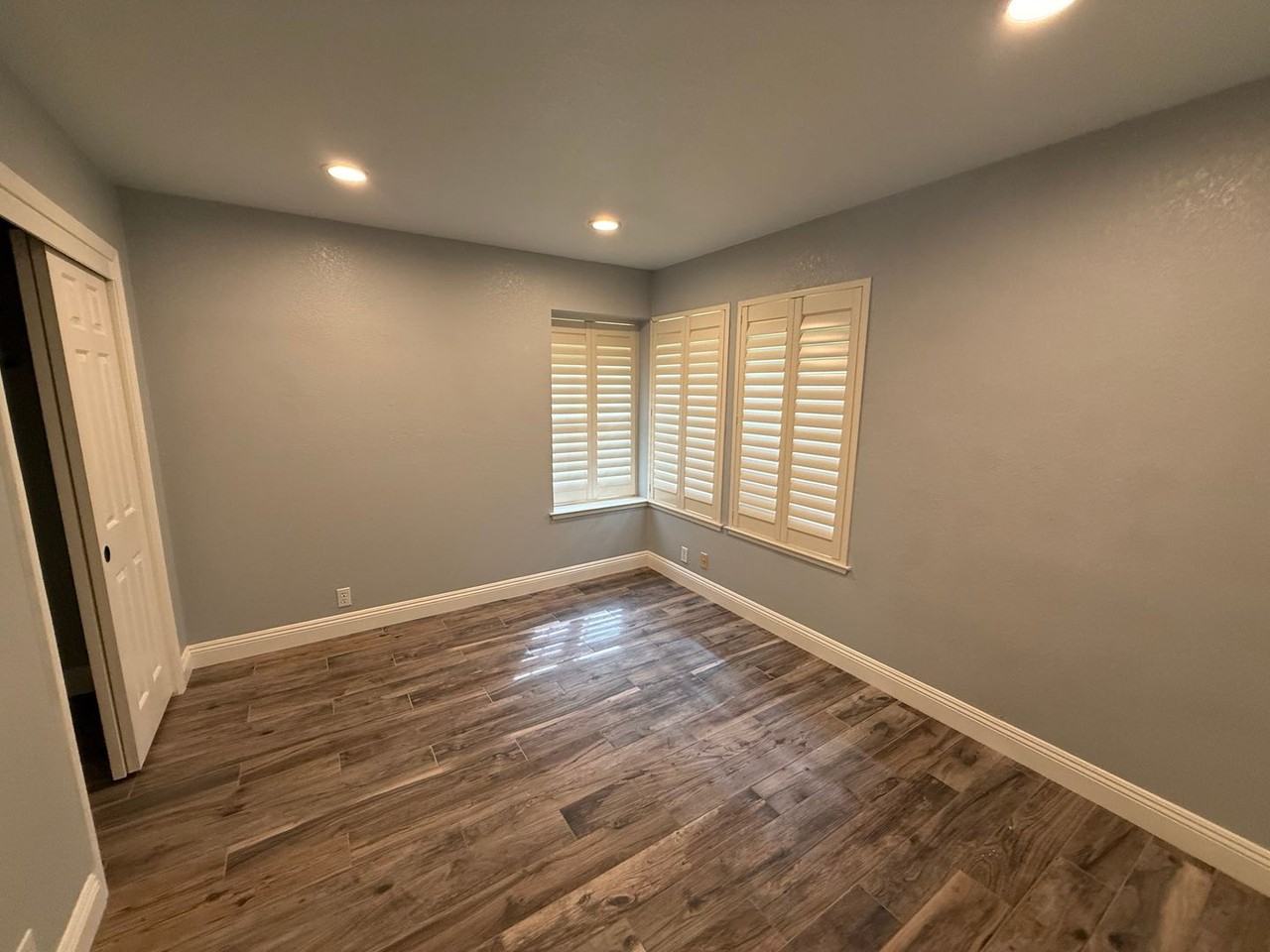 4231 Edison Ave - Photo 4 of 10