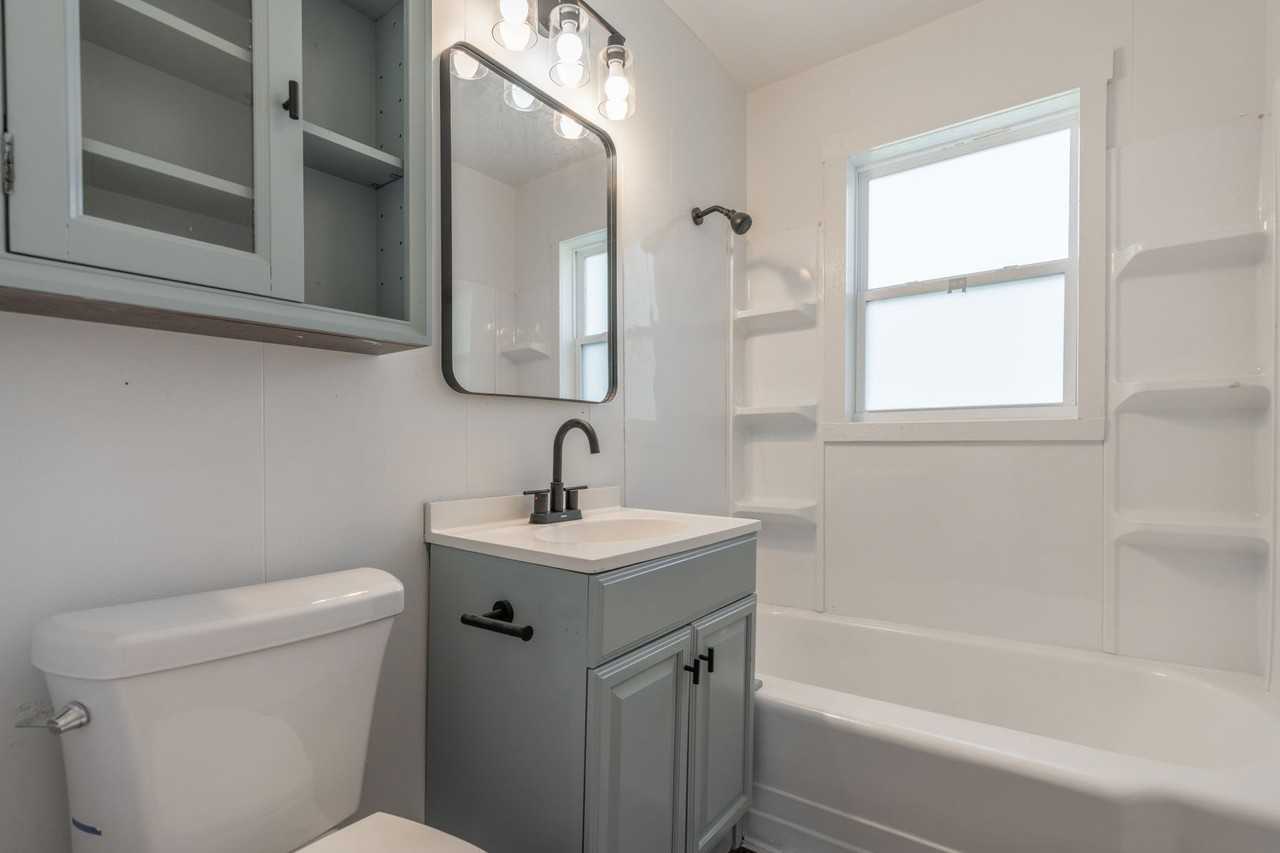 1202 Mark St - Photo 6 of 12