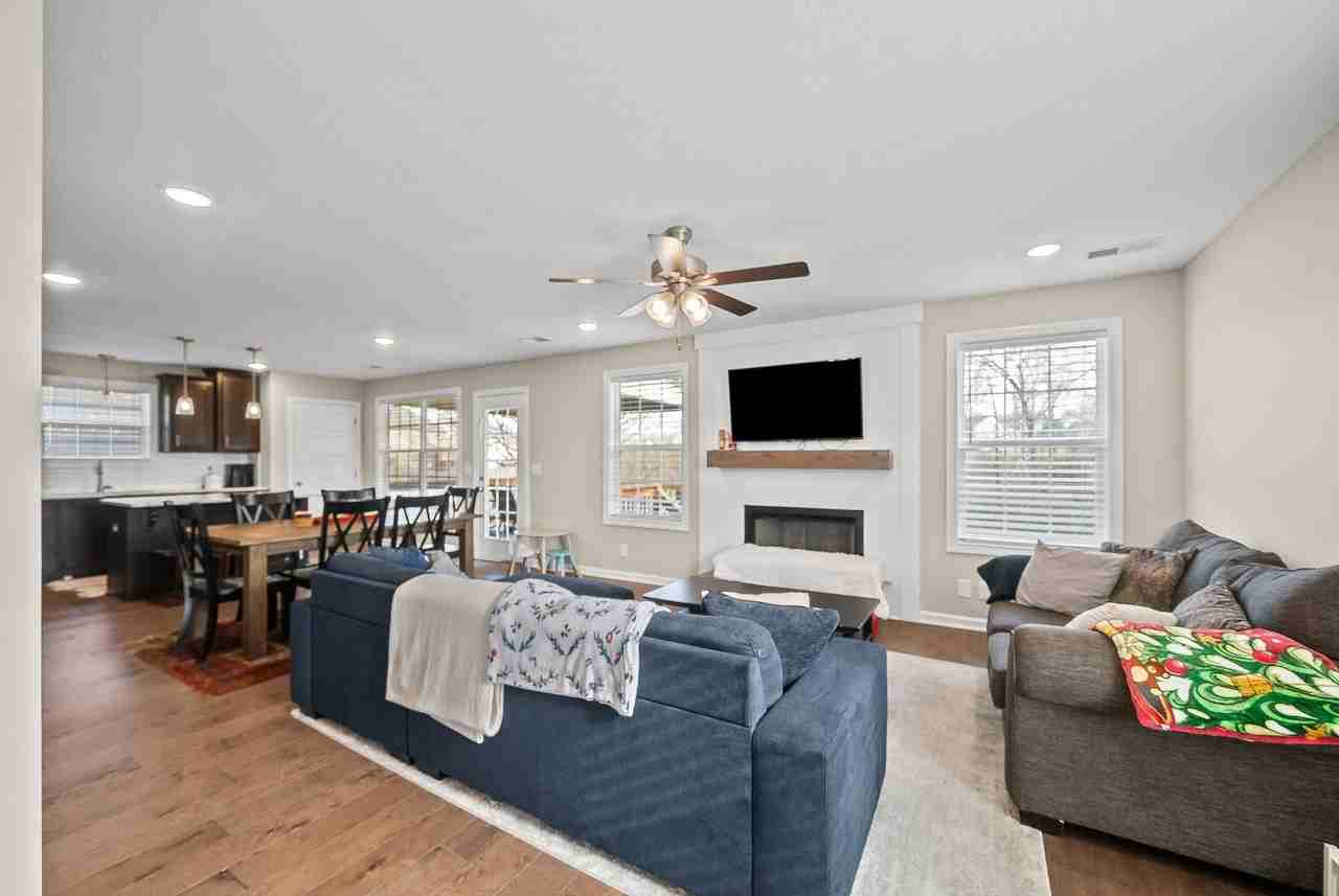 1084 Barnhill Rd - Photo 6 of 35