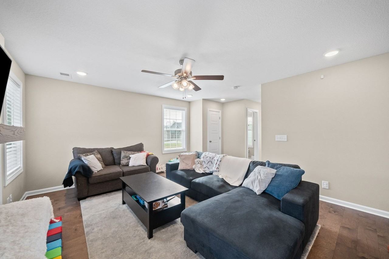 1084 Barnhill Rd - Photo 7 of 35