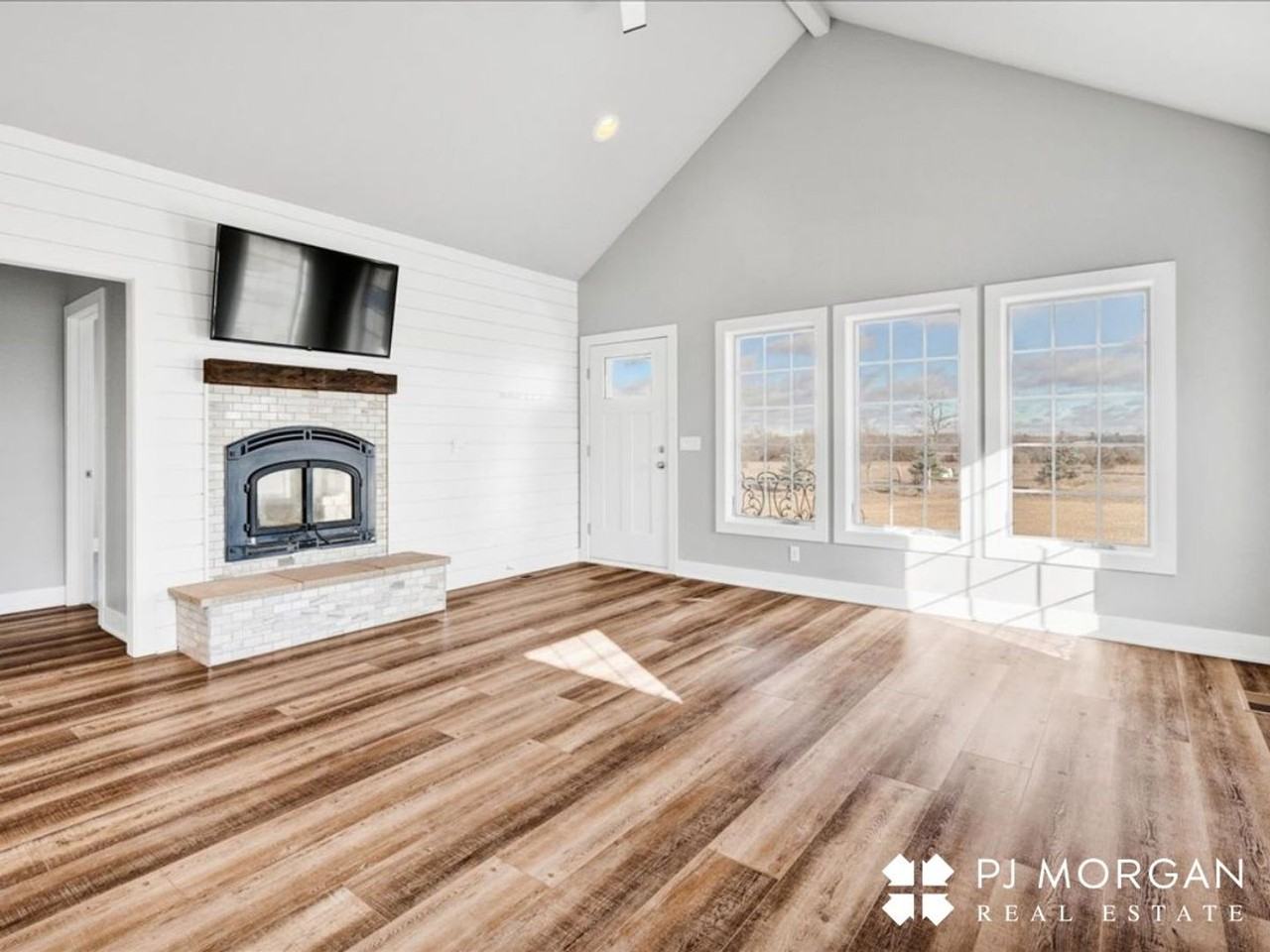 6220 S 234th St - Photo 7 of 30