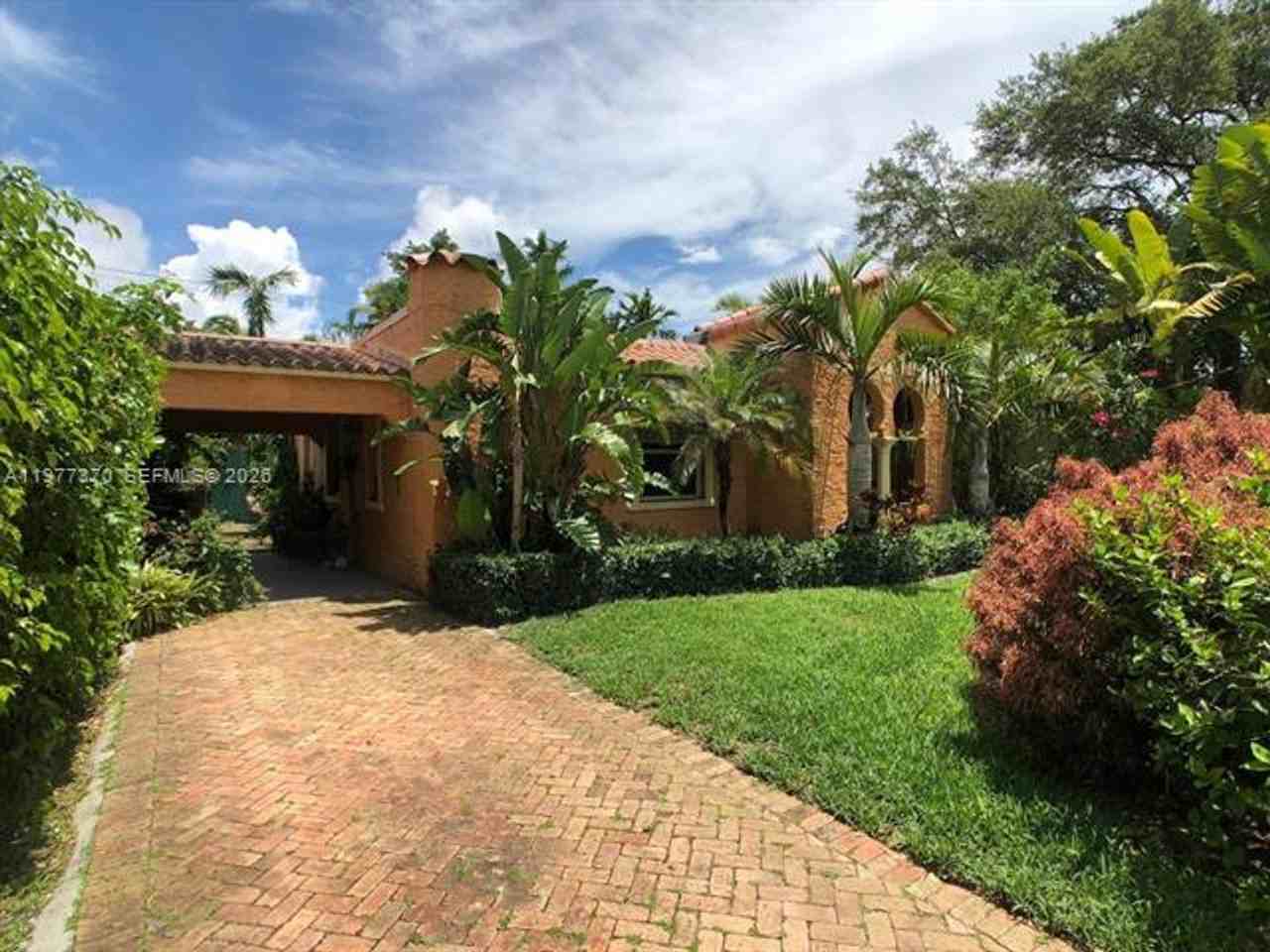 725 Navarre Ave #725 - Photo 2 of 25