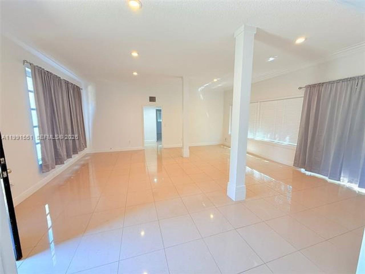 2300 Sw 24th St - Photo 2 of 11