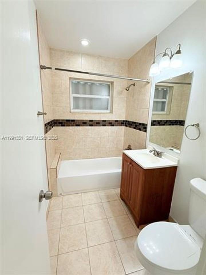 2300 Sw 24th St - Photo 5 of 11