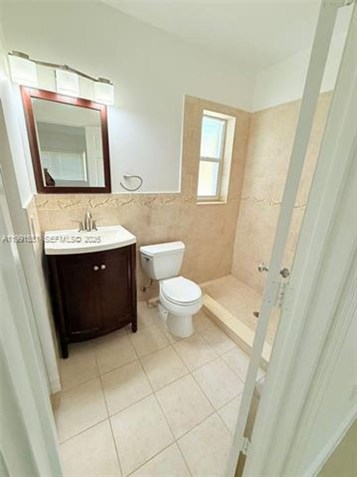 2300 Sw 24th St - Photo 6 of 11