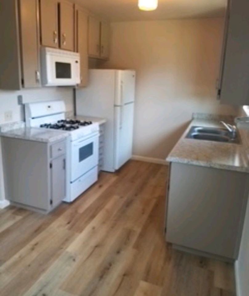 9460 El Parque Ave #E - Photo 4 of 6