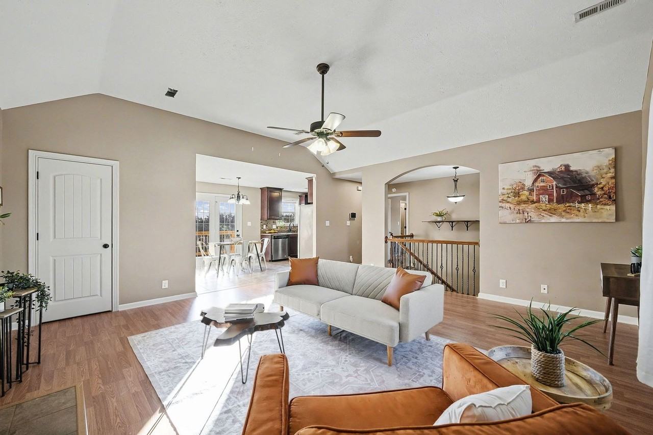 1304 Freedom Dr - Photo 2 of 31