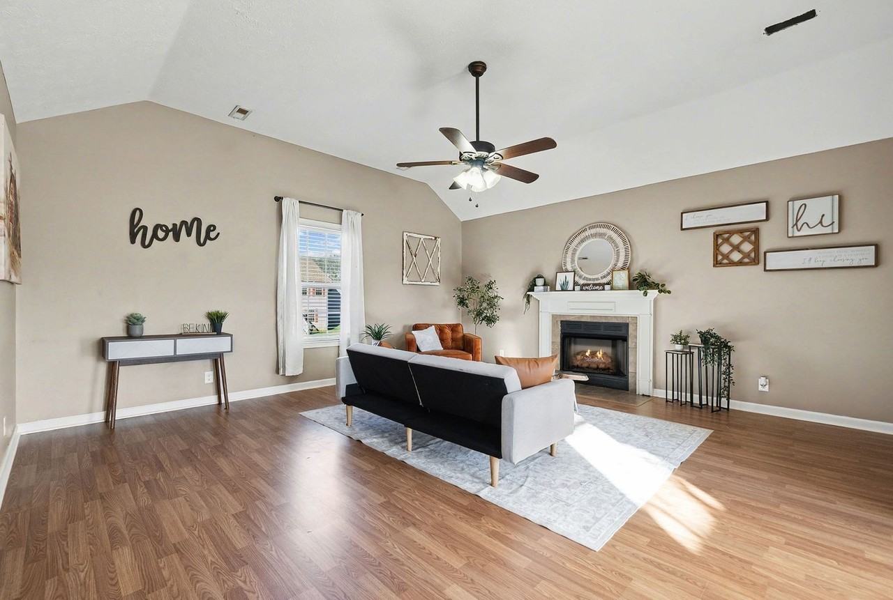 1304 Freedom Dr - Photo 5 of 31