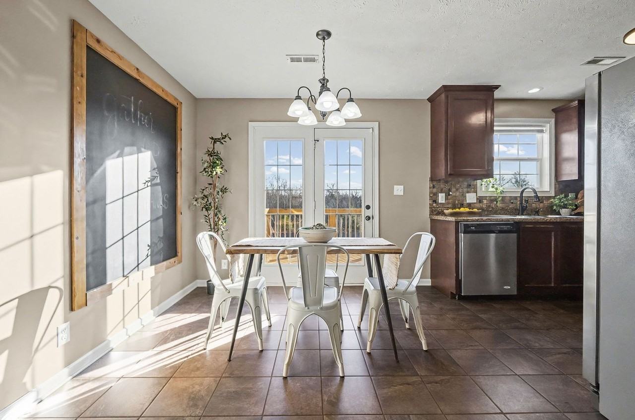 1304 Freedom Dr - Photo 7 of 31