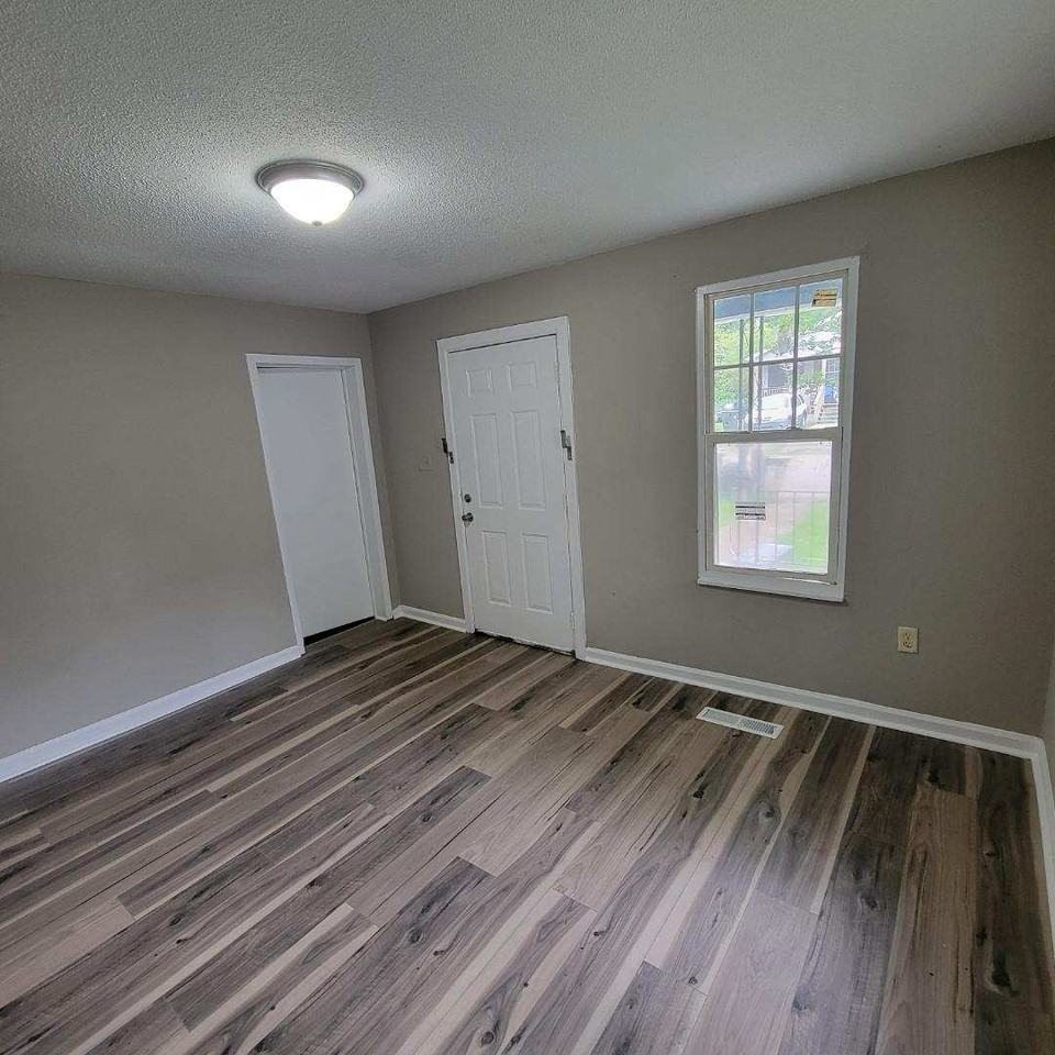 1409 Bradt St #1 - Photo 3 of 18