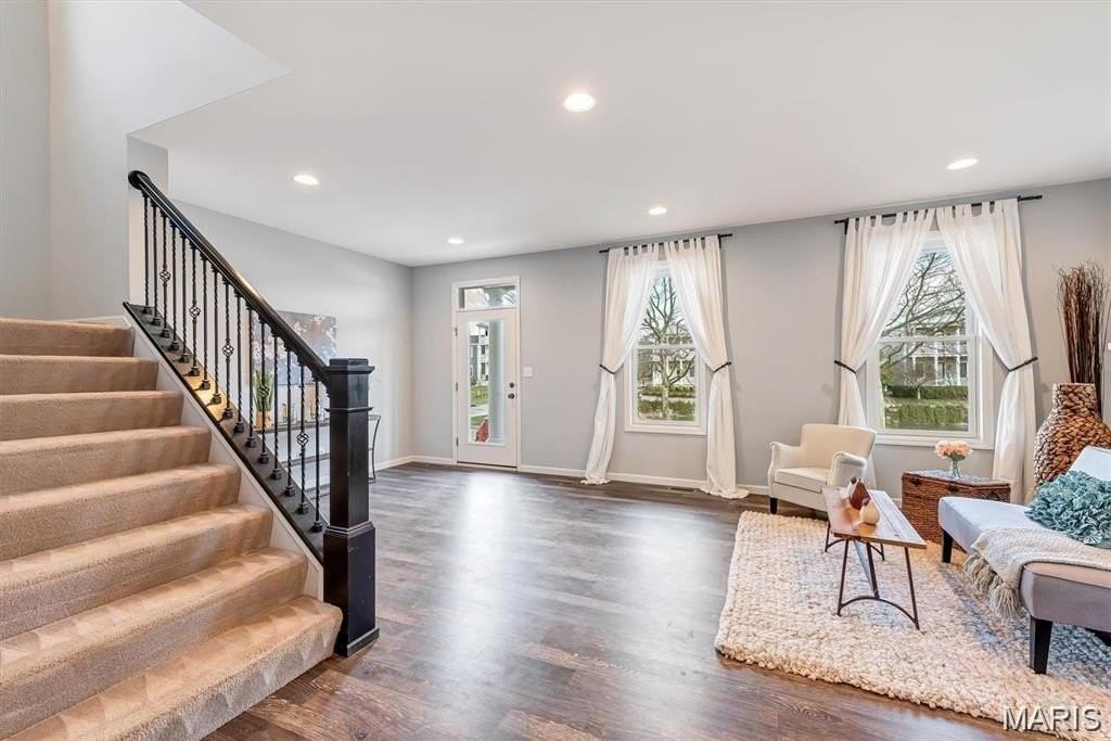 5044 Arpent St - Photo 3 of 37