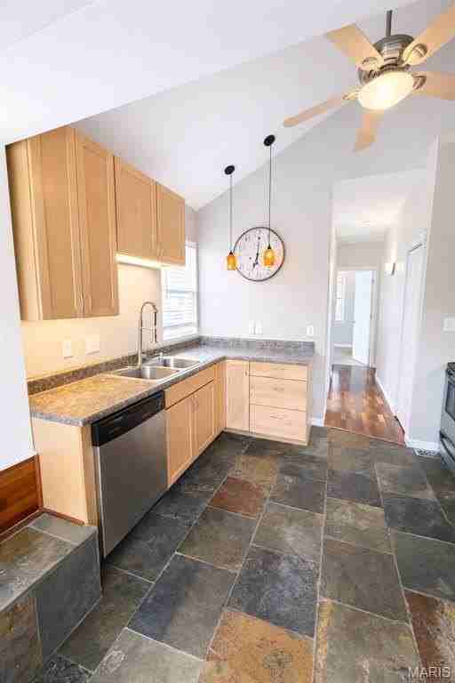 7615 Folk Ave - Photo 6 of 15