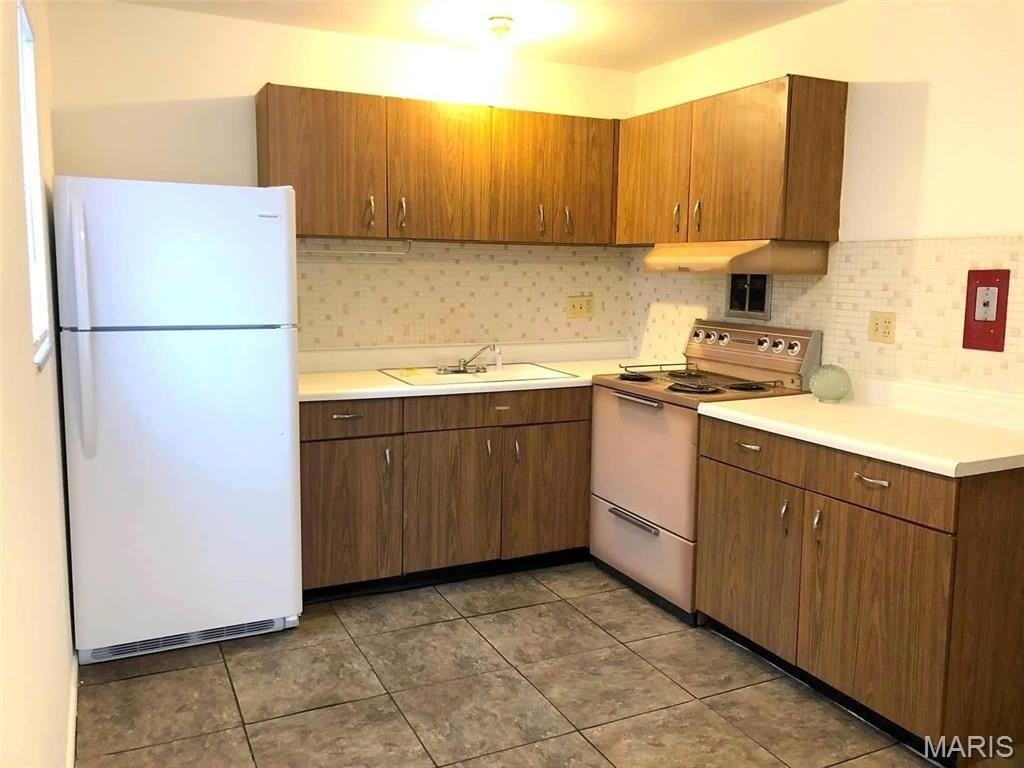 229 S Church St #C - Photo 4 of 9