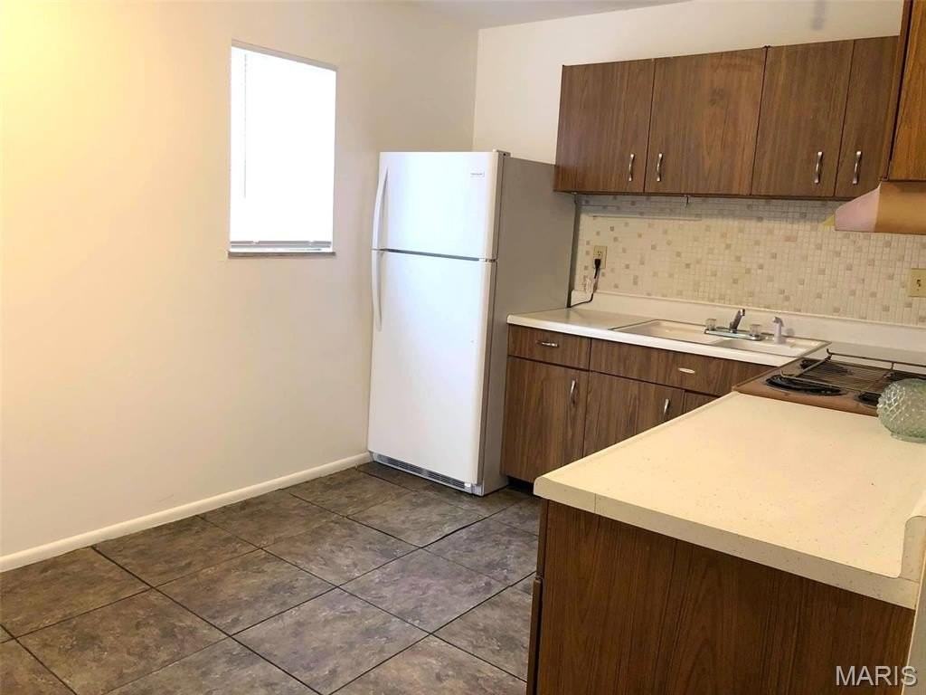 229 S Church St #C - Photo 5 of 9