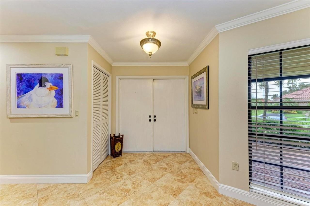 221 Lookout Point Dr - Photo 2 of 47