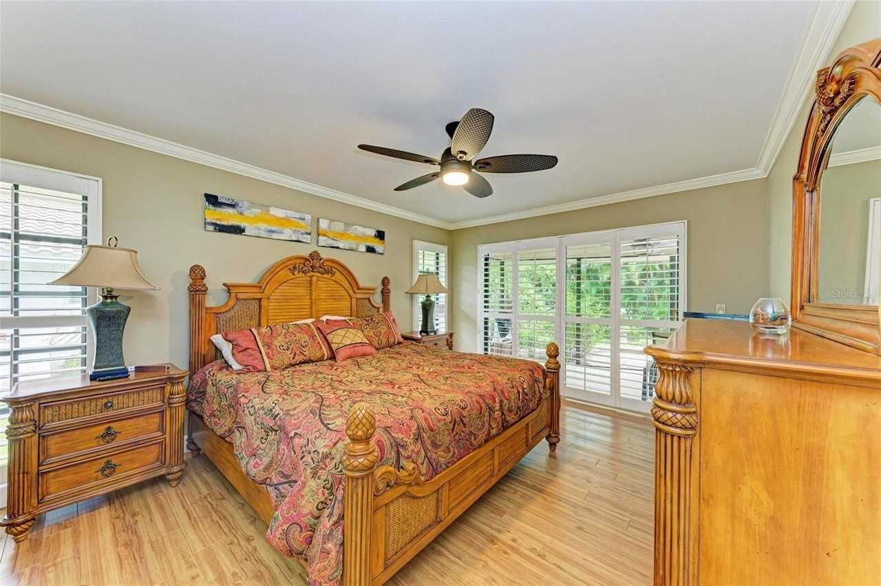 221 Lookout Point Dr - Photo 6 of 47