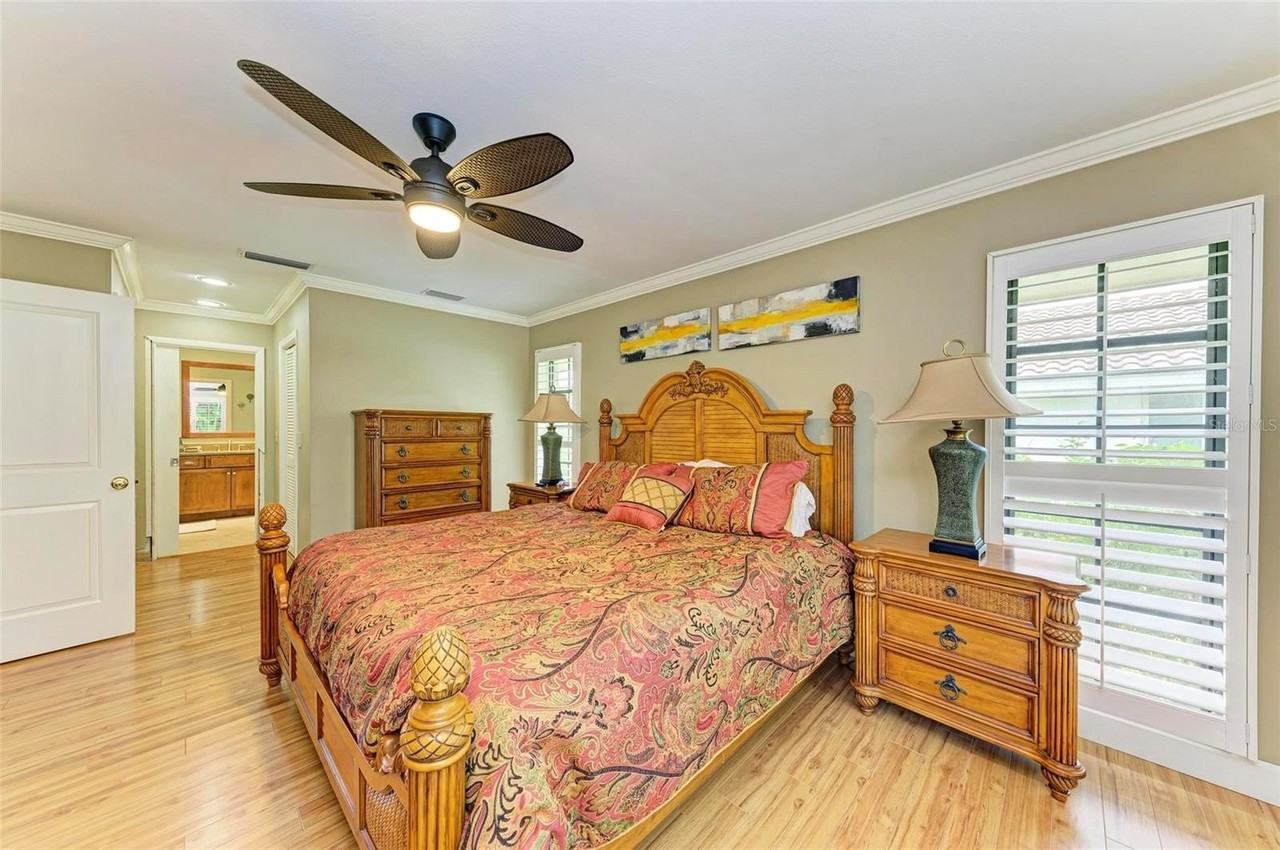 221 Lookout Point Dr - Photo 7 of 47