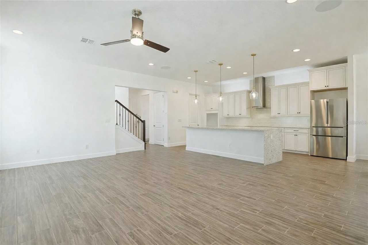 7038 Arnoldson St - Photo 4 of 43