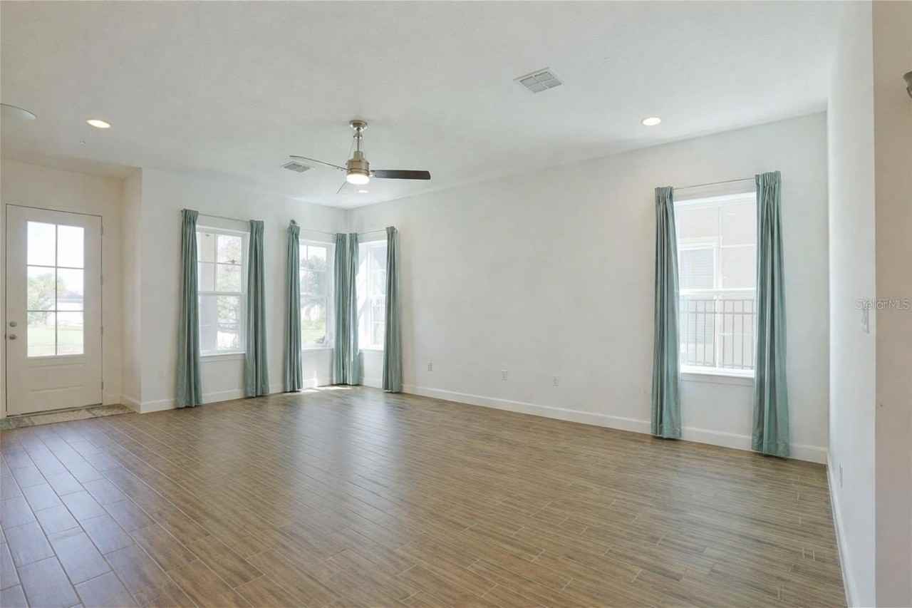 7038 Arnoldson St - Photo 5 of 43