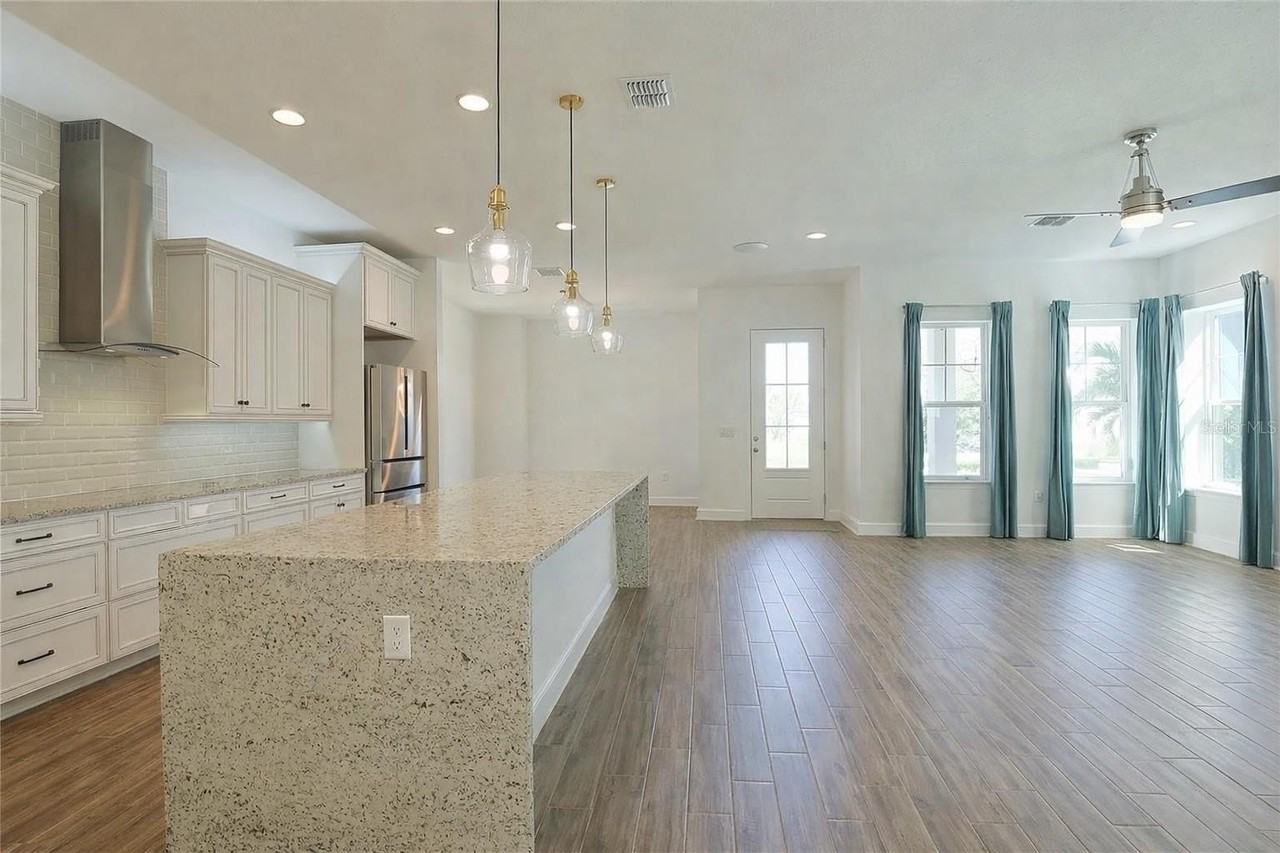 7038 Arnoldson St - Photo 6 of 43