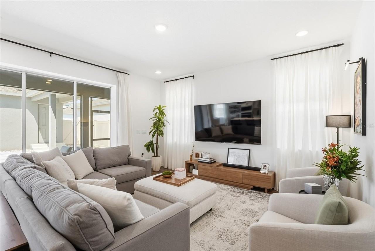 5378 Lake Virginia St - Photo 3 of 26