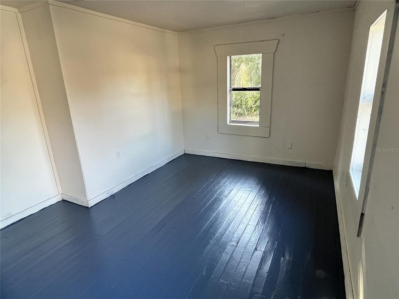 1290 Henson Ln - Photo 3 of 7