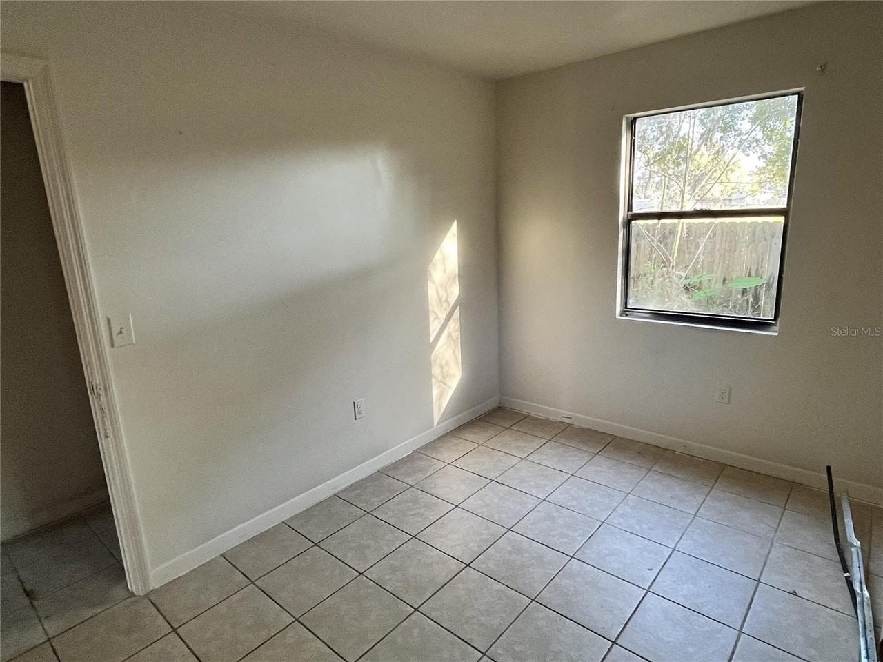 1290 Henson Ln - Photo 5 of 7