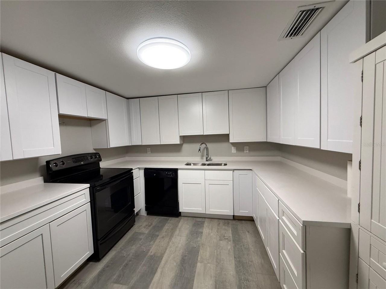 421 E Warren Ave - Photo 7 of 18