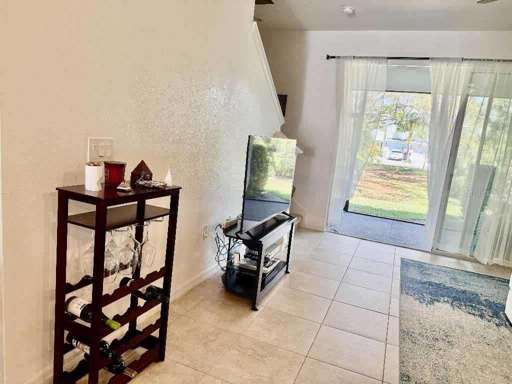 8618 Palmer Park Cir - Photo 6 of 14