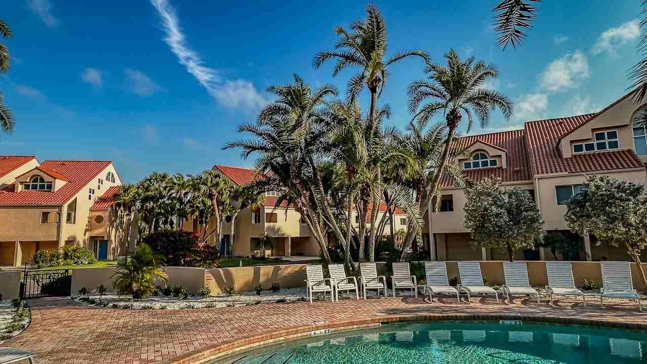 1635 Royal Palm Dr S #A - Photo 5 of 50