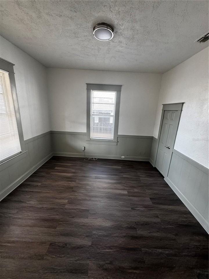 2307 W La Salle St - Photo 4 of 11