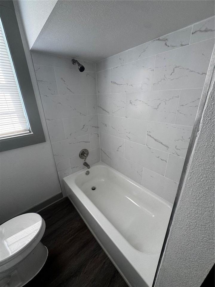 2307 W La Salle St - Photo 5 of 11