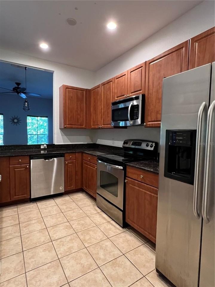 8210 Down Royal Rd - Photo 5 of 37