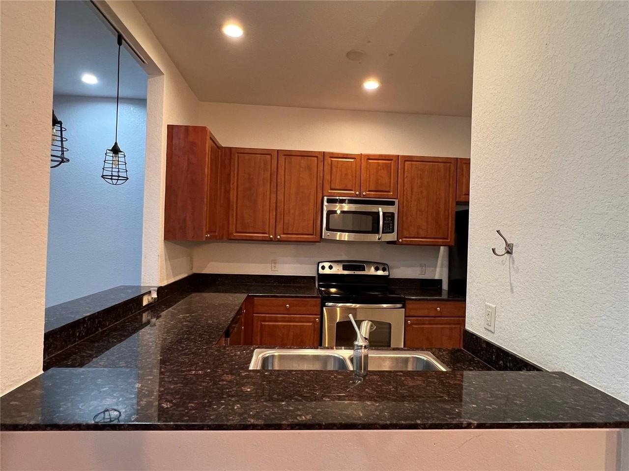 8210 Down Royal Rd - Photo 6 of 37