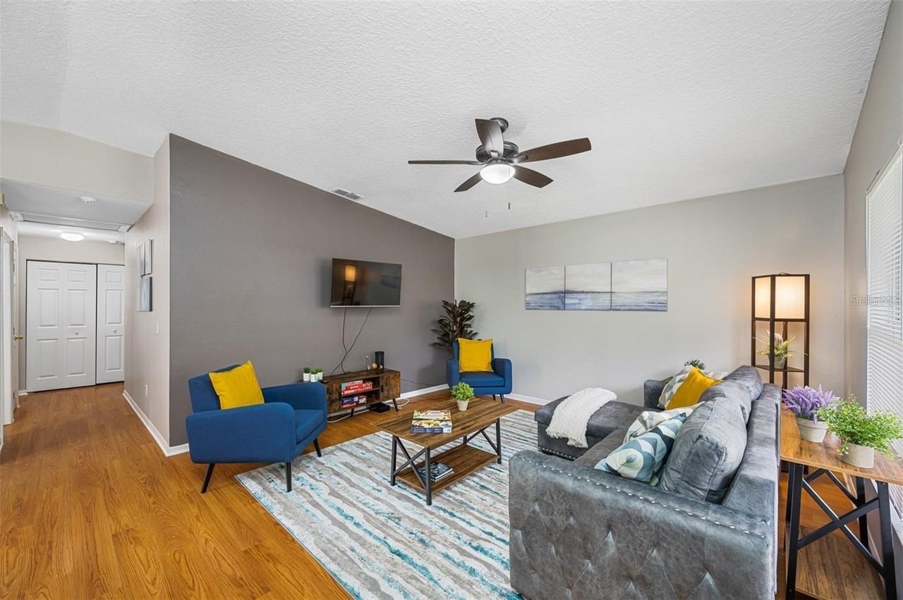 212 W South Ave - Photo 3 of 50