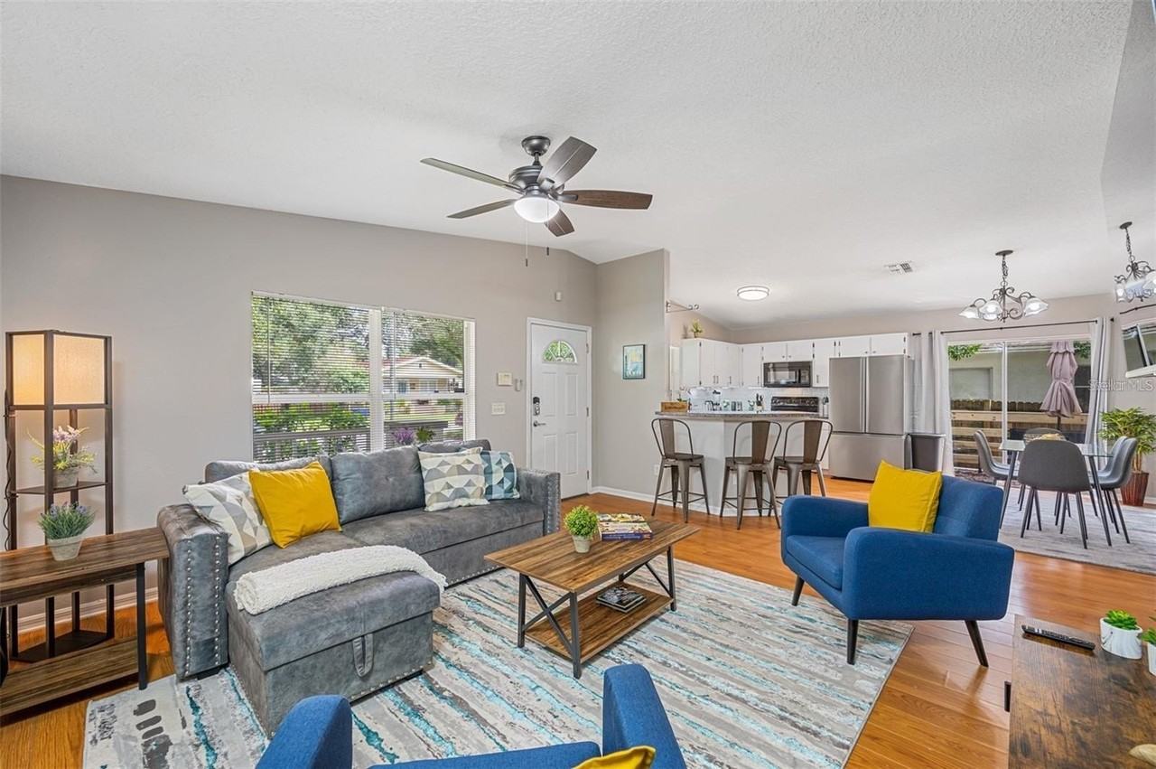 212 W South Ave - Photo 4 of 50