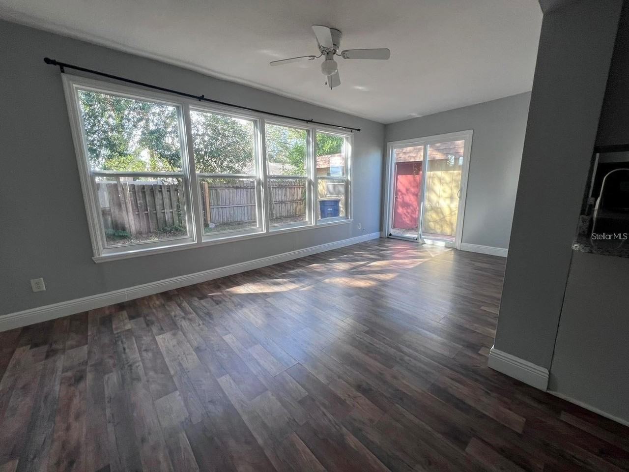 2072 Los Lomas Dr - Photo 2 of 22